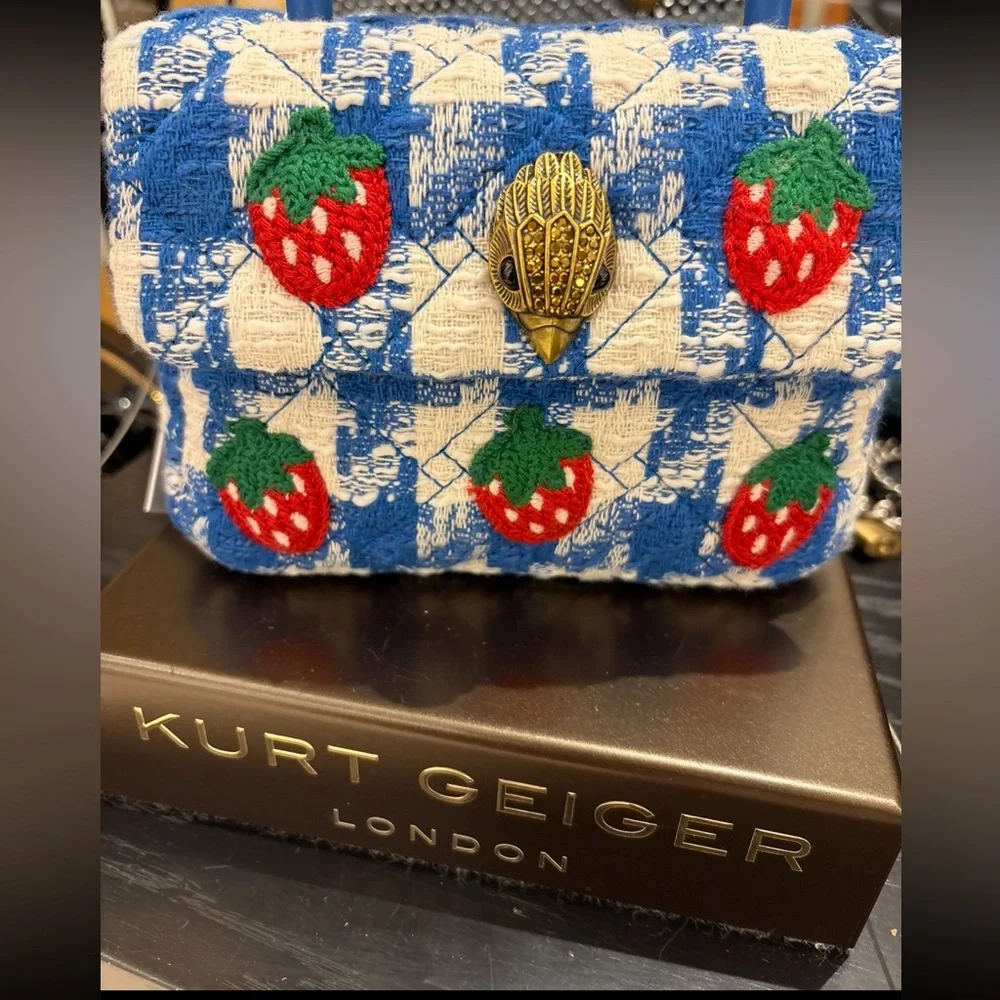 Strawberry π factory π Purse - Picture 1 of 12